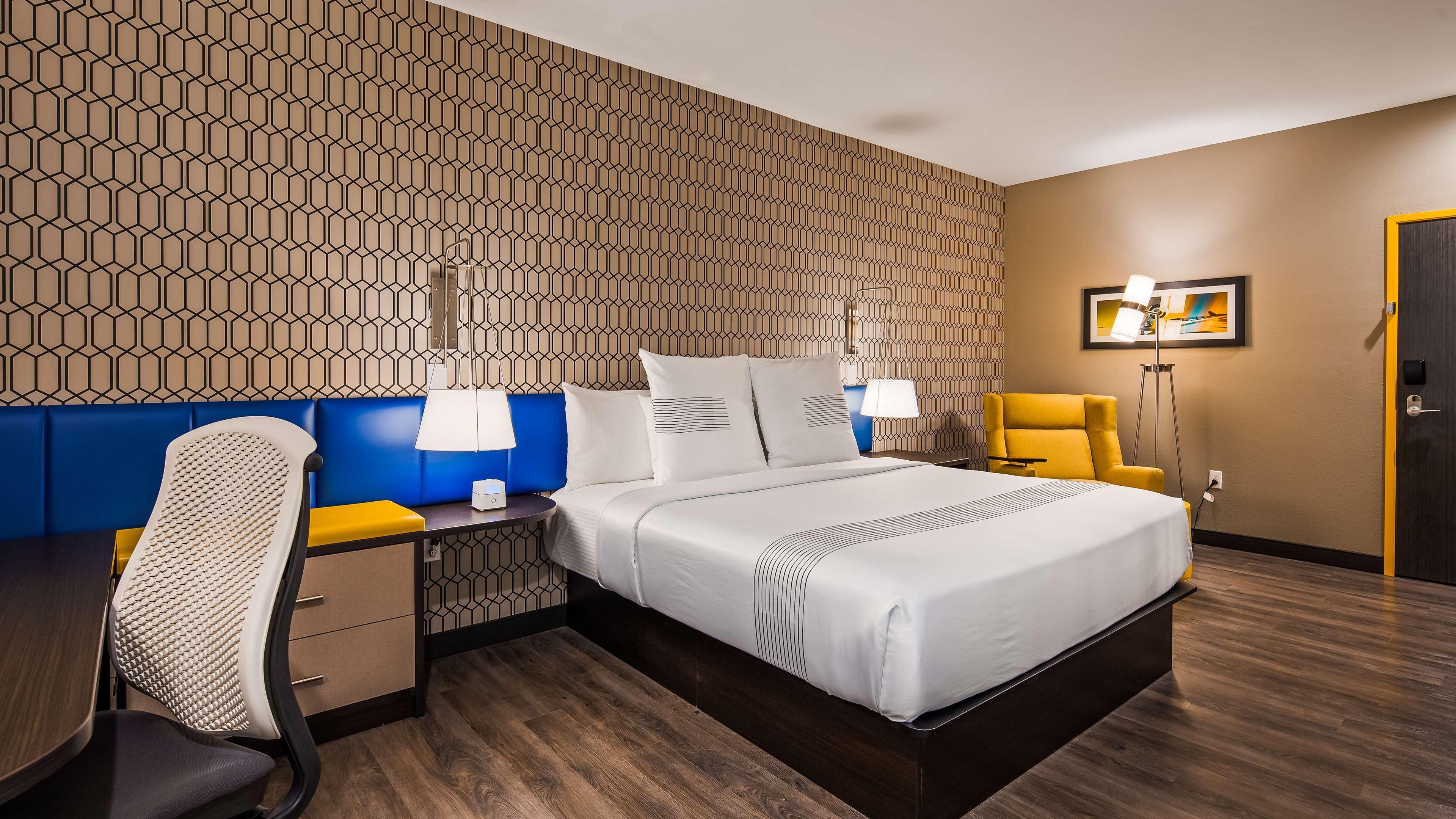 Glō Western Dallas Hotel DeSoto